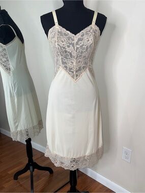 Lorraine Vintage60s Lace Slip Dress Ivory Nude